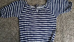 Old navy blue & white  top size L 3/4 sleeve